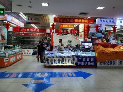 實(shí)探|華強(qiáng)北開(kāi)業(yè)了!步行街扎帳篷,除了電子產(chǎn)品還賣防疫用品,珠三角電子產(chǎn)業(yè)鏈全面啟動(dòng)