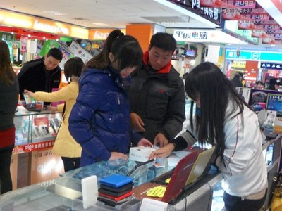 寒假數(shù)碼消費熱潮 合肥“學(xué)生一族”追捧時尚電子產(chǎn)品，傳統(tǒng)文具市場煥新機(jī)